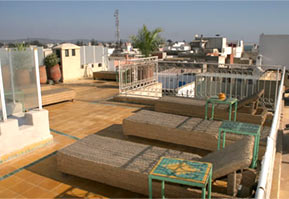 Zonneterras op het dak van Lalla Mira, essaouira Marokko